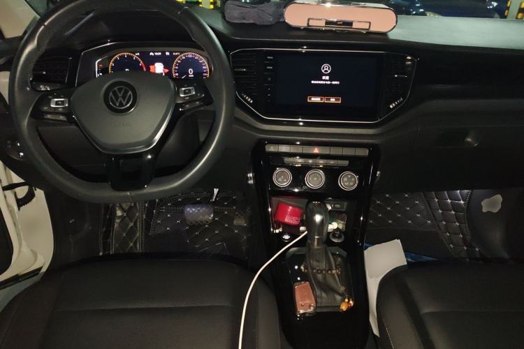 Used Volkswagen T-ROC 2021 280TSI DSG Two-Wheel Drive Comfort Connect Edition Center Console