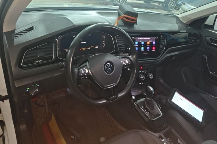 Used Volkswagen T-ROC 2021 280TSI DSG Two-Wheel Drive Comfort Connect Edition Center Console