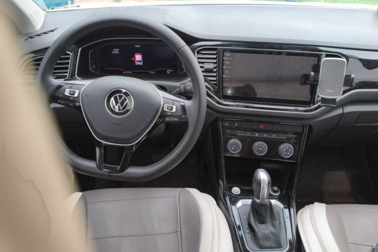 Used Volkswagen T-ROC 2021 280TSI DSG Two-Wheel Drive Comfort Connect 30th Anniversary Edition Center Console