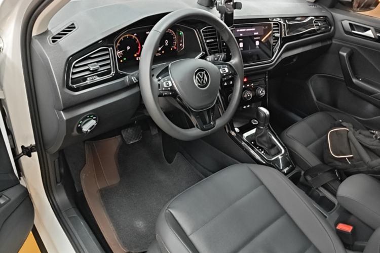 Used Volkswagen T-ROC 2021 280TSI DSG Two-Wheel Drive Comfort Connect Edition Center Console