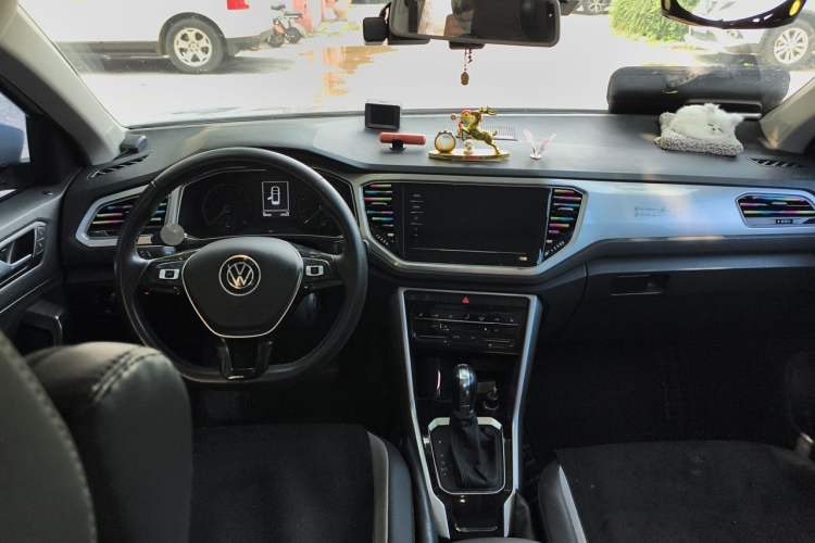 Used Volkswagen T-ROC 2021 280TSI DSG Two-Wheel Drive Elite Connect Edition Center Console
