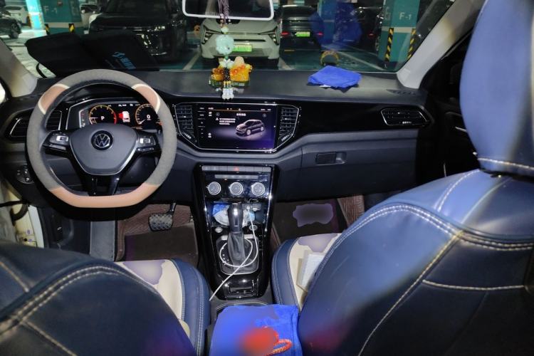 Used Volkswagen T-ROC 2021 280TSI DSG Two-Wheel Drive Comfort Connect 30th Anniversary Edition Center Console