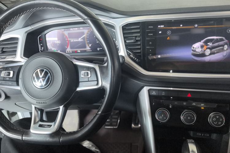 Used Volkswagen T-ROC 2021 280TSI DSG Two-Wheel Drive R-Line Pro Connected Version Center Console