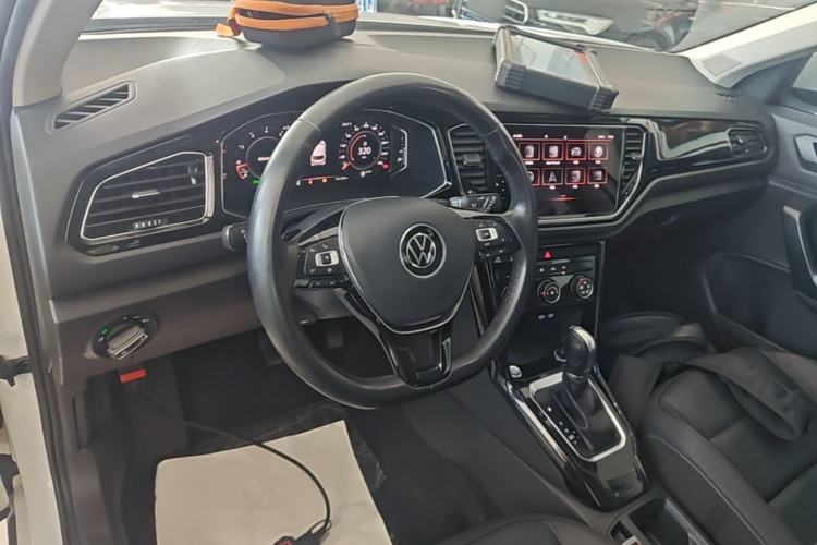 Used Volkswagen T-ROC 2021 280TSI DSG Two-Wheel Drive Comfort Connect Edition Center Console