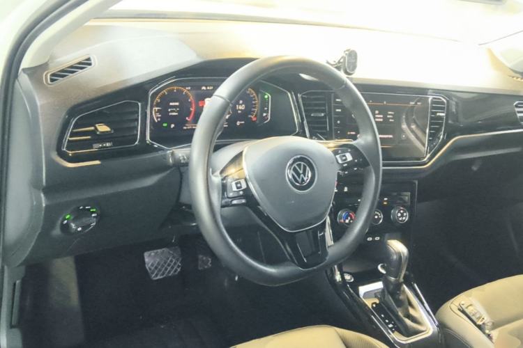 Used Volkswagen T-ROC 2021 280TSI DSG Two-Wheel Drive Comfort Connect Edition Center Console
