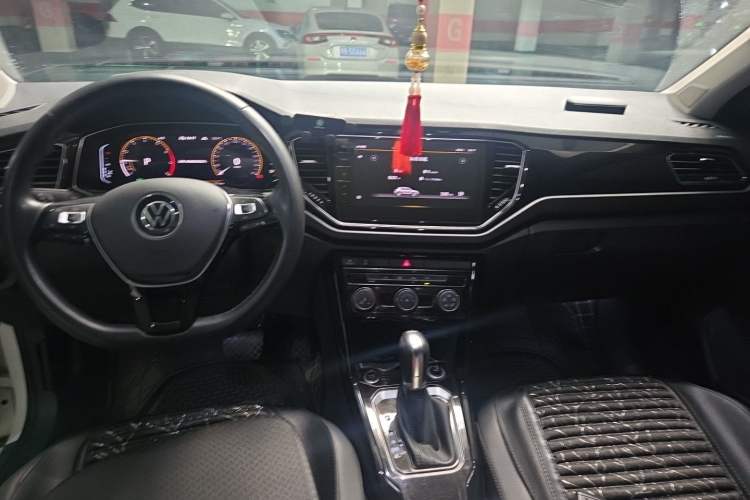 Used Volkswagen T-ROC 2021 280TSI DSG Two-Wheel Drive Comfort Connect Edition Center Console