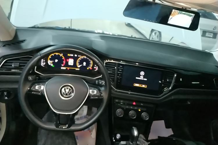 Used Volkswagen T-ROC 2021 Revised Version 280TSI DSG Two-Wheel Drive Comfort & Smart Connectivity Edition Center Console