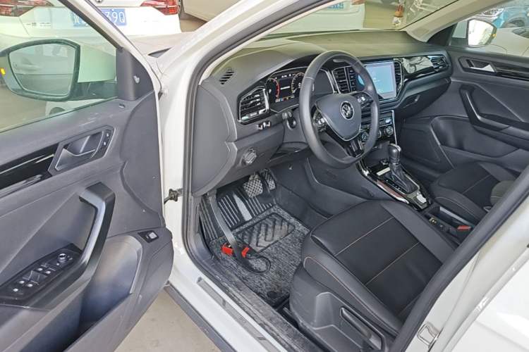 Used Volkswagen T-ROC 2021 280TSI DSG Two-Wheel Drive Comfort Connect 30th Anniversary Edition Driver Seat