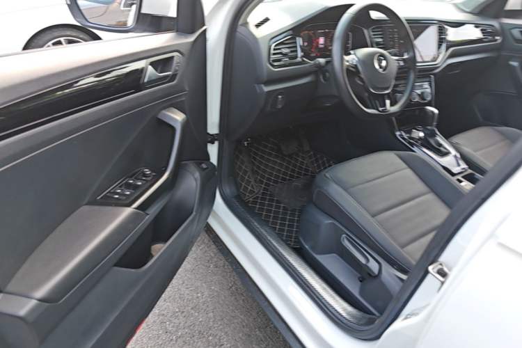 Used Volkswagen T-ROC 2021 280TSI DSG Two-Wheel Drive Comfort Connect Edition Driver Seat