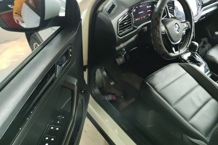Used Volkswagen T-ROC 2021 280TSI DSG Two-Wheel Drive Comfort Connect Edition Driver Seat