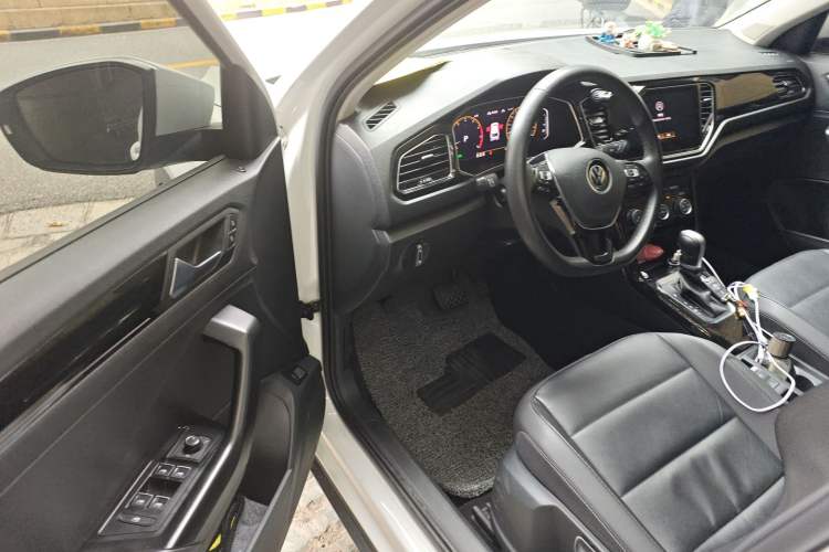 Used Volkswagen T-ROC 2021 280TSI DSG Two-Wheel Drive Comfort Connect Edition Driver Seat