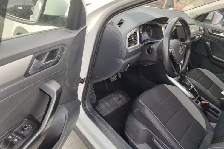 Used Volkswagen T-ROC 2021 280TSI DSG Two-Wheel Drive Elite Connect Edition Driver Seat