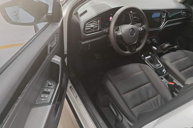 Used Volkswagen T-ROC 2021 280TSI DSG Two-Wheel Drive Comfort Connect 30th Anniversary Edition Driver Seat