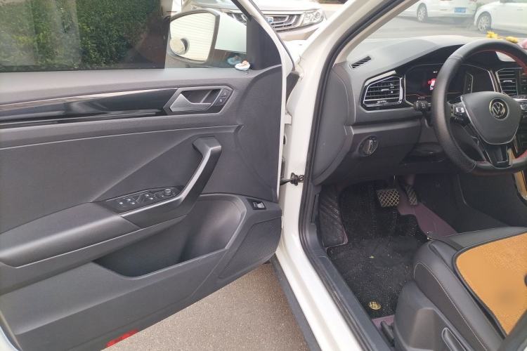 Used Volkswagen T-ROC 2021 280TSI DSG Two-Wheel Drive Comfort Connect Edition Driver Seat