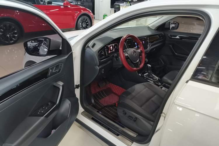 Used Volkswagen T-ROC 2021 280TSI DSG Two-Wheel Drive Comfort Connect Edition Driver Seat