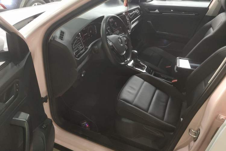 Used Volkswagen T-ROC 2021 Revised Version 280TSI DSG Two-Wheel Drive Comfort & Smart Connectivity Edition Driver Seat