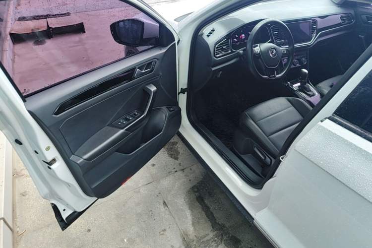 Used Volkswagen T-ROC 2021 280TSI DSG Two-Wheel Drive Comfort Connect Edition Driver Seat