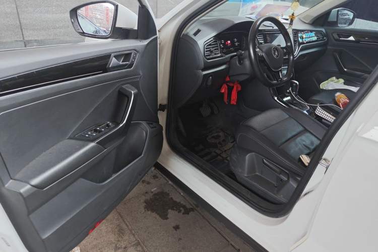 Used Volkswagen T-ROC 2021 280TSI DSG Two-Wheel Drive Comfort Connect Edition Driver Seat