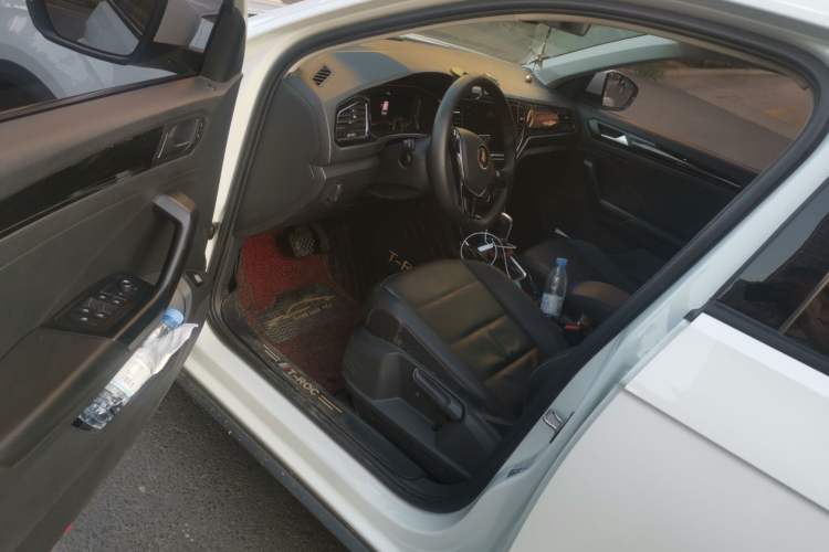Used Volkswagen T-ROC 2021 280TSI DSG Two-Wheel Drive Comfort Connect Edition Driver Seat