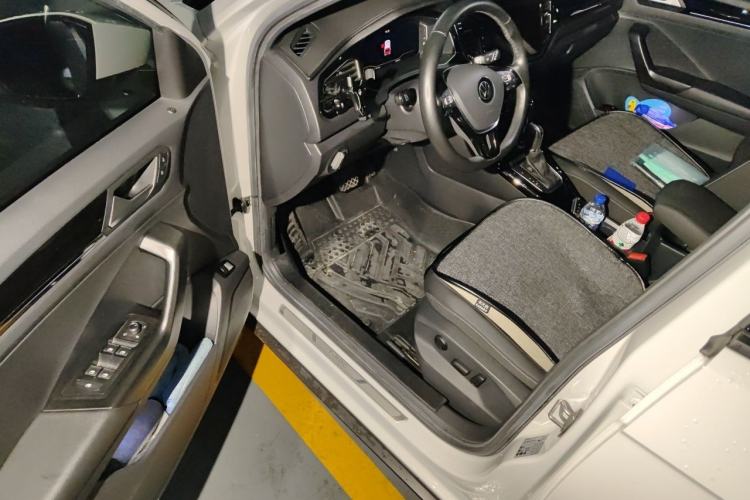 Used Volkswagen T-ROC 2021 280TSI DSG Two-Wheel Drive Luxury Smart Connectivity Version Driver Seat