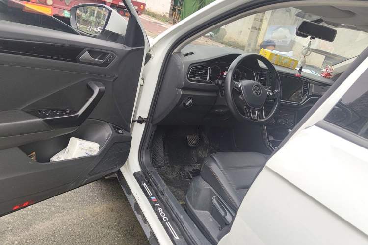 Used Volkswagen T-ROC 2021 280TSI DSG Two-Wheel Drive Comfort Connect 30th Anniversary Edition Driver Seat
