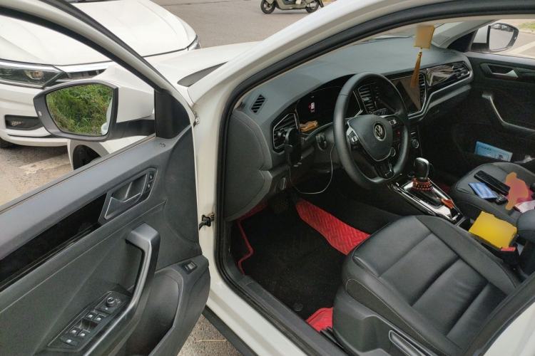 Used Volkswagen T-ROC 2021 280TSI DSG Two-Wheel Drive Comfort Connect Edition Driver Seat