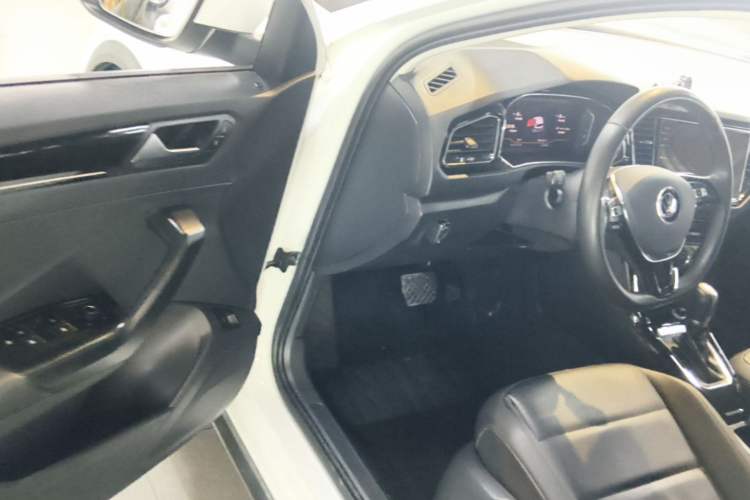 Used Volkswagen T-ROC 2021 280TSI DSG Two-Wheel Drive Comfort Connect Edition Driver Seat