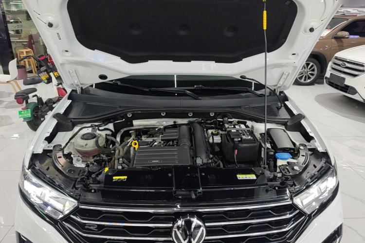 Used Volkswagen T-ROC 2021 280TSI DSG Two-Wheel Drive R-Line Pro Connected Version Engine Bay