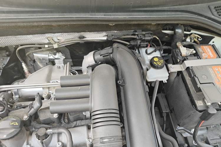Used Volkswagen T-ROC 2021 280TSI DSG Two-Wheel Drive Elite Connect Edition Engine Bay