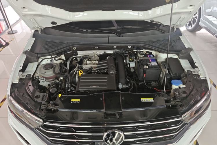 Used Volkswagen T-ROC 2021 280TSI DSG Two-Wheel Drive Elite Connect Edition Engine Bay