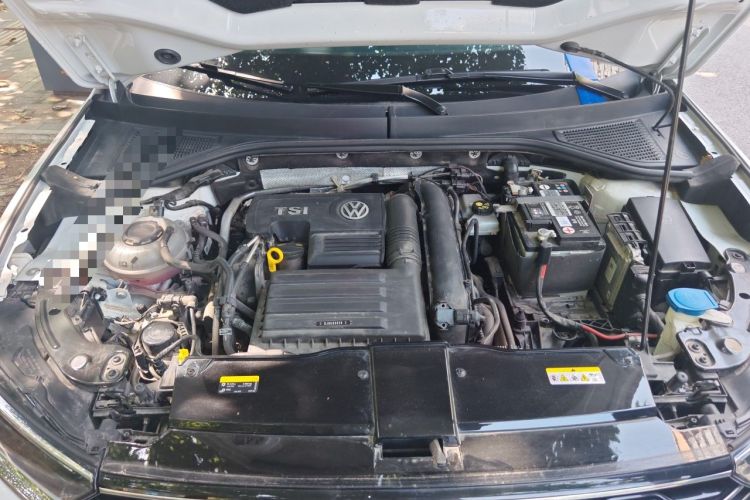 Used Volkswagen T-ROC 2021 280TSI DSG Two-Wheel Drive Elite Connect Edition Engine Bay