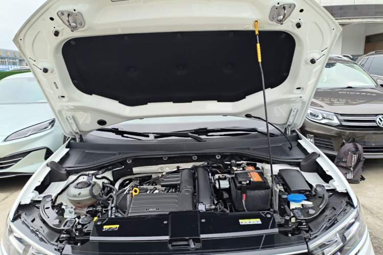 Used Volkswagen T-ROC 2021 280TSI DSG Two-Wheel Drive Comfort Connect Edition Engine Bay