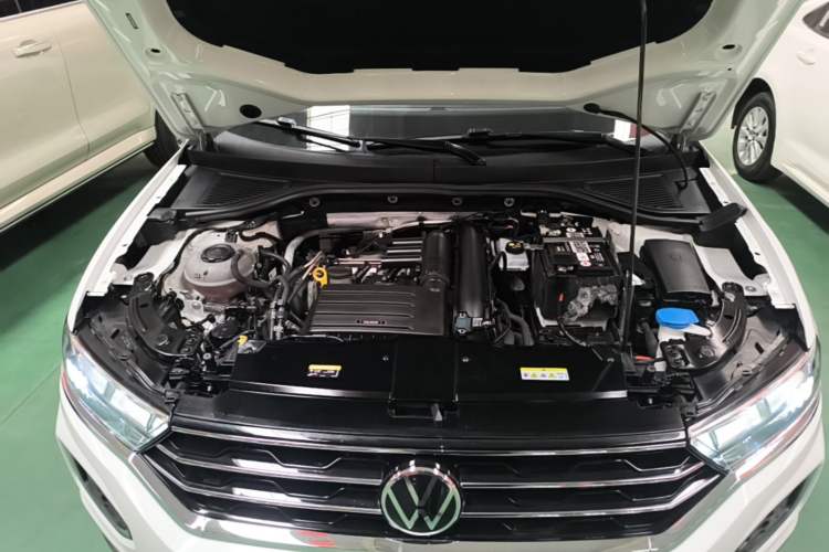 Used Volkswagen T-ROC 2021 280TSI DSG Two-Wheel Drive Comfort Connect Edition Engine Bay