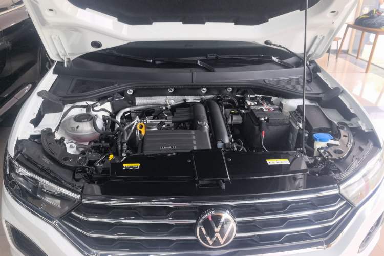 Used Volkswagen T-ROC 2021 280TSI DSG Two-Wheel Drive Comfort Connect Edition Engine Bay