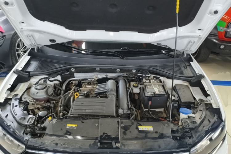 Used Volkswagen T-ROC 2021 280TSI DSG Two-Wheel Drive Comfort Connect Edition Engine Bay