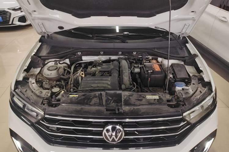 Used Volkswagen T-ROC 2021 280TSI DSG Two-Wheel Drive R-Line Pro Connected Version Engine Bay