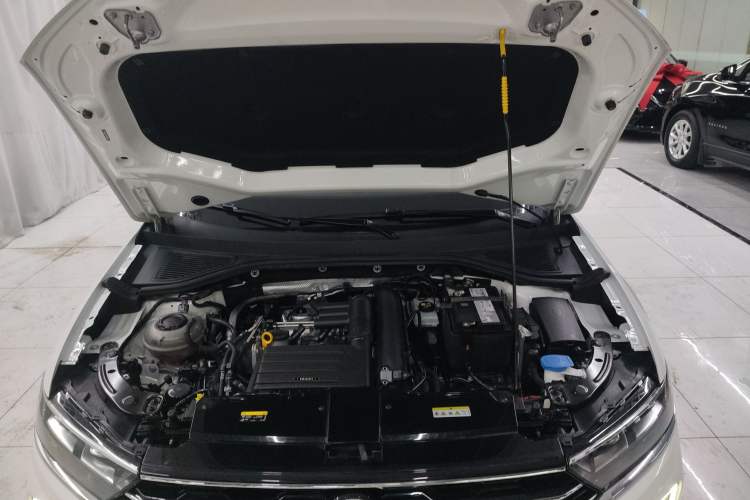 Used Volkswagen T-ROC 2021 280TSI DSG Two-Wheel Drive Comfort Connect Edition Engine Bay