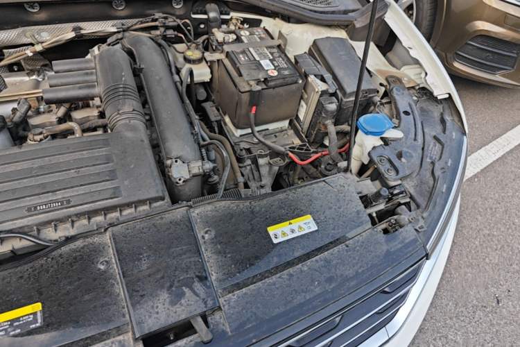 Used Volkswagen T-ROC 2021 280TSI DSG Two-Wheel Drive Comfort Connect Edition Engine Bay Left