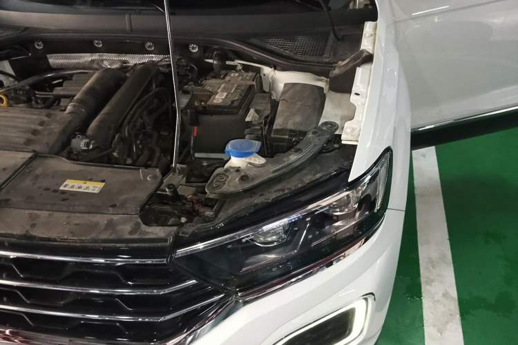 Used Volkswagen T-ROC 2021 280TSI DSG Two-Wheel Drive Elite Connect Edition Engine Bay Left