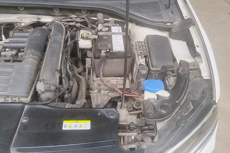 Used Volkswagen T-ROC 2021 280TSI DSG Two-Wheel Drive Elite Connect Edition Engine Bay Left