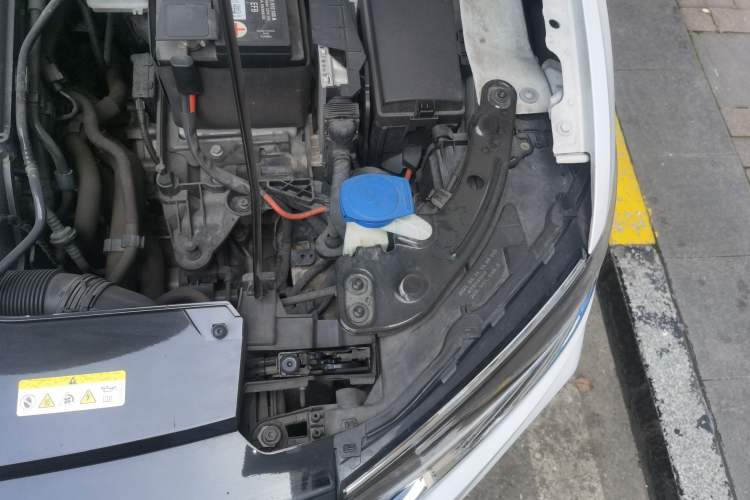 Used Volkswagen T-ROC 2021 280TSI DSG Two-Wheel Drive Comfort Connect Edition Engine Bay Left