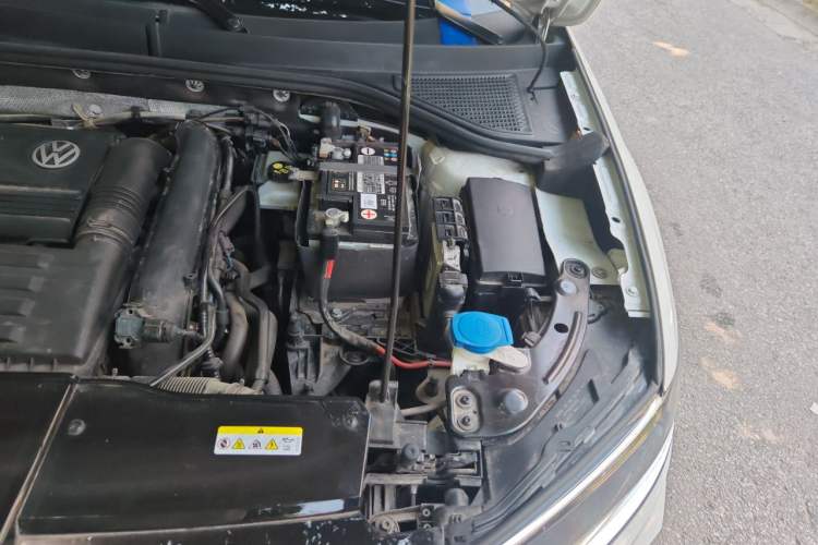 Used Volkswagen T-ROC 2021 280TSI DSG Two-Wheel Drive Elite Connect Edition Engine Bay Left