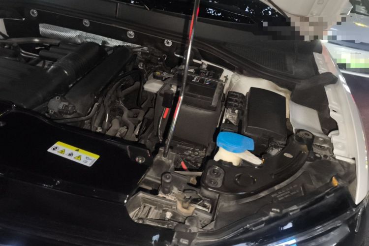 Used Volkswagen T-ROC 2021 280TSI DSG Two-Wheel Drive Elite Connect Edition Engine Bay Left