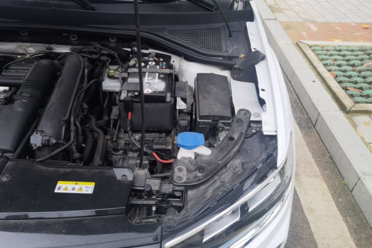 Used Volkswagen T-ROC 2021 280TSI DSG Two-Wheel Drive Comfort Connect Edition Engine Bay Left
