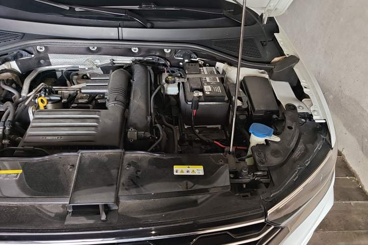 Used Volkswagen T-ROC 2021 280TSI DSG Two-Wheel Drive Elite Connect Edition Engine Bay Left