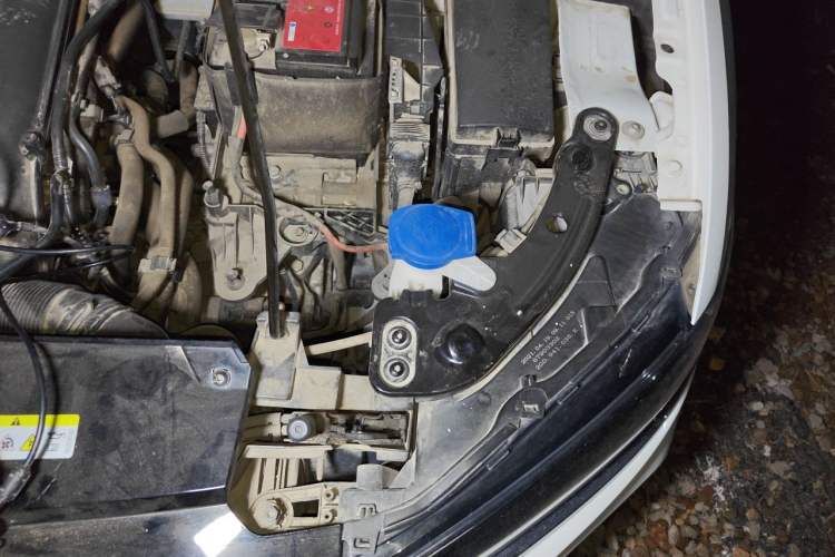 Used Volkswagen T-ROC 2021 280TSI DSG Two-Wheel Drive Comfort Connect Edition Engine Bay Left