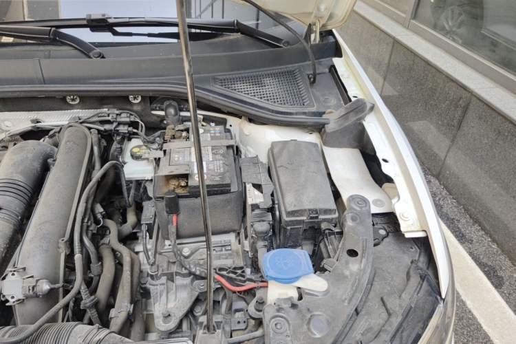 Used Volkswagen T-ROC 2021 280TSI DSG Two-Wheel Drive Elite Connect Edition Engine Bay Left