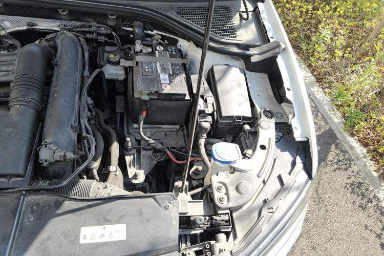 Used Volkswagen T-ROC 2021 280TSI DSG Two-Wheel Drive Comfort Connect Edition Engine Bay Left
