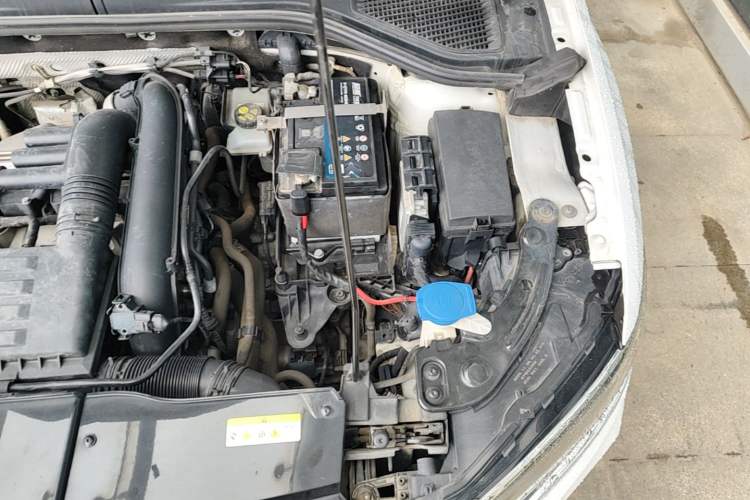 Used Volkswagen T-ROC 2021 280TSI DSG Two-Wheel Drive Comfort Connect Edition Engine Bay Left