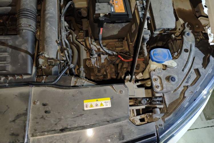Used Volkswagen T-ROC 2021 280TSI DSG Two-Wheel Drive Comfort Connect Edition Engine Bay Left